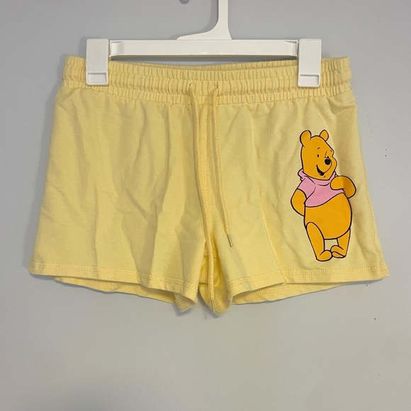 Disney Junior’s Buttercup Yellow Winnie The Pooh Shorts with Pink Shirt Graphic - Picture 3 of 8